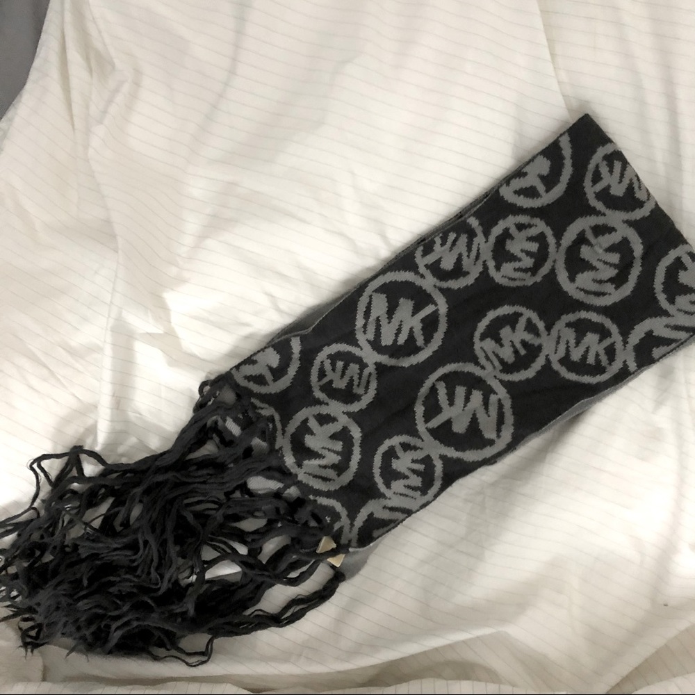 Michael Kors reversible logo scarf